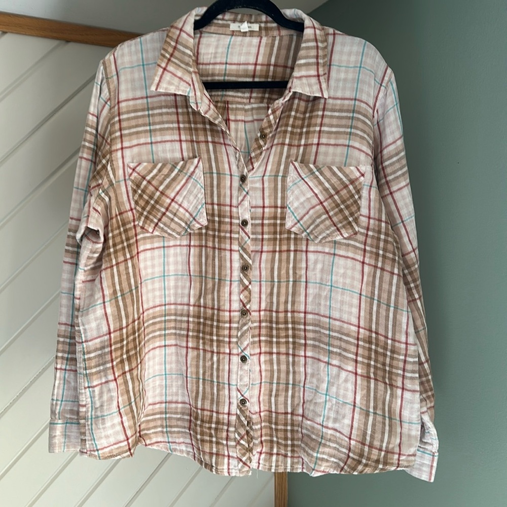 Like new woman’s lightweight plaid button down shirt! Size xxlarge
